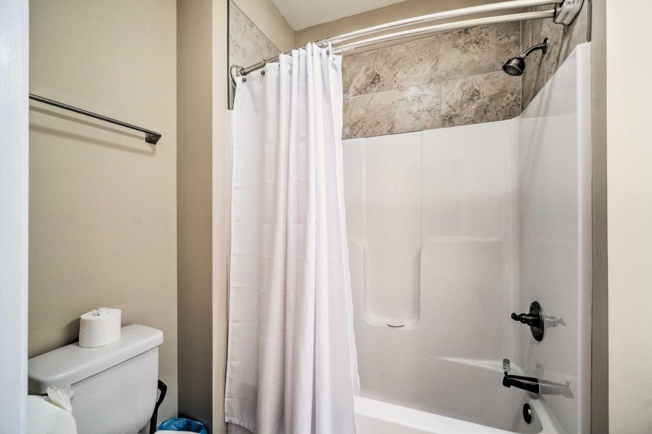 Chic Townsend Condo With Saltwater Pool! 외부 사진